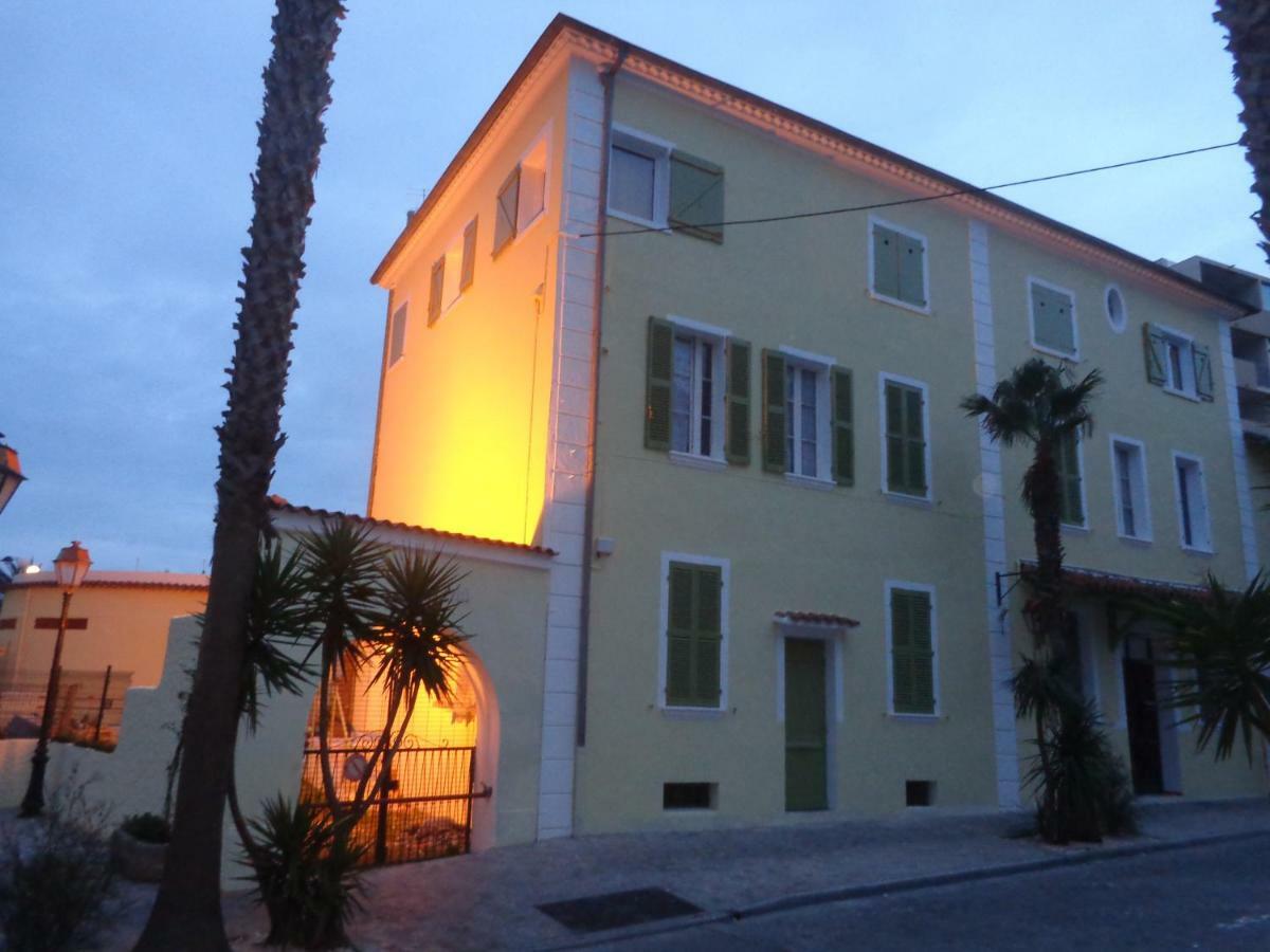 Hotel L'Ilot Fleuri Le Lavandou Exteriér fotografie